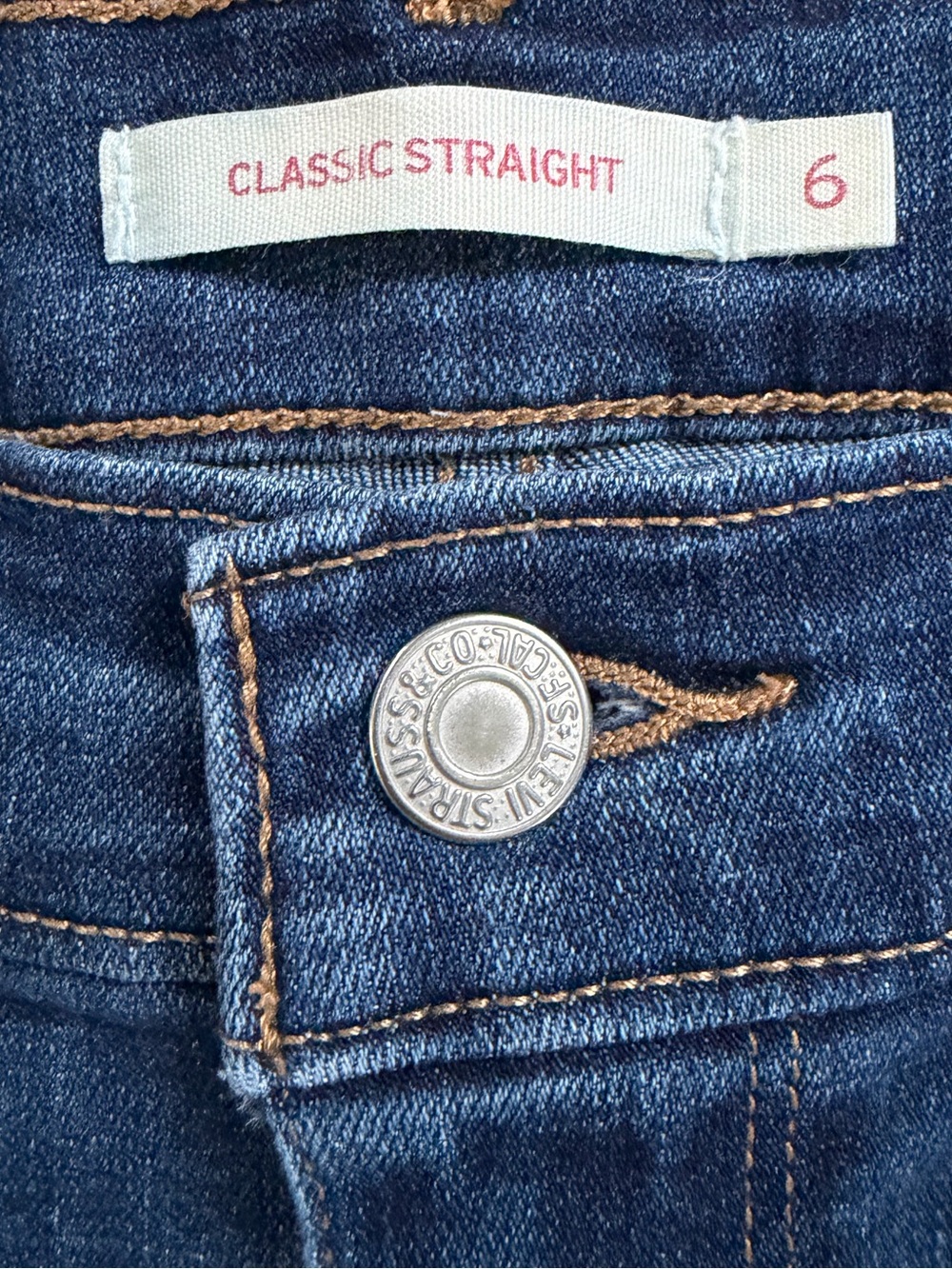 Levi's Women's Classic Straight Leg Jeans Size 6 - Picture 4 of 11